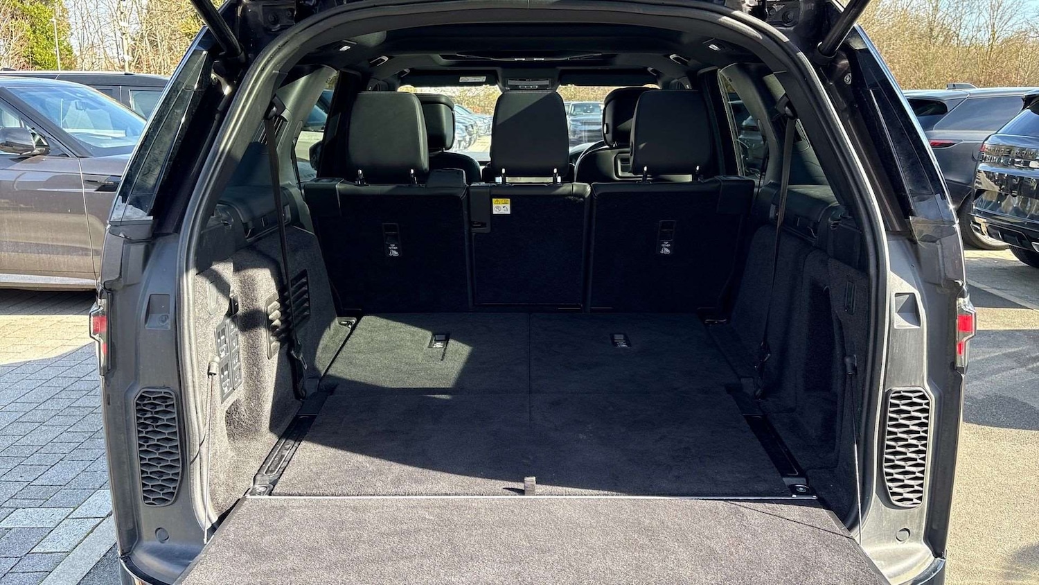 Used Land Rover Discovery 2023 for sale - 77443532: Photo 10