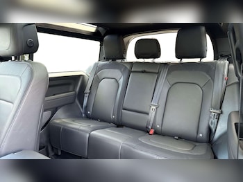 Used Land Rover Defender 2024 for sale - 76460360: Photo