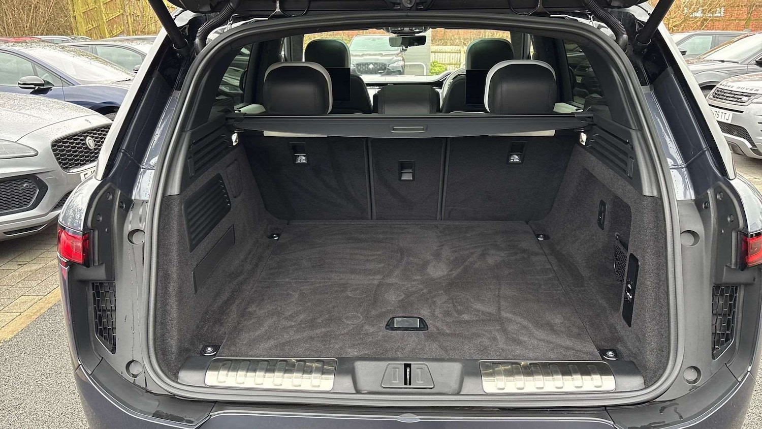 Used Land Rover Range Rover Sport 2024 for sale - 77527024: Photo 10