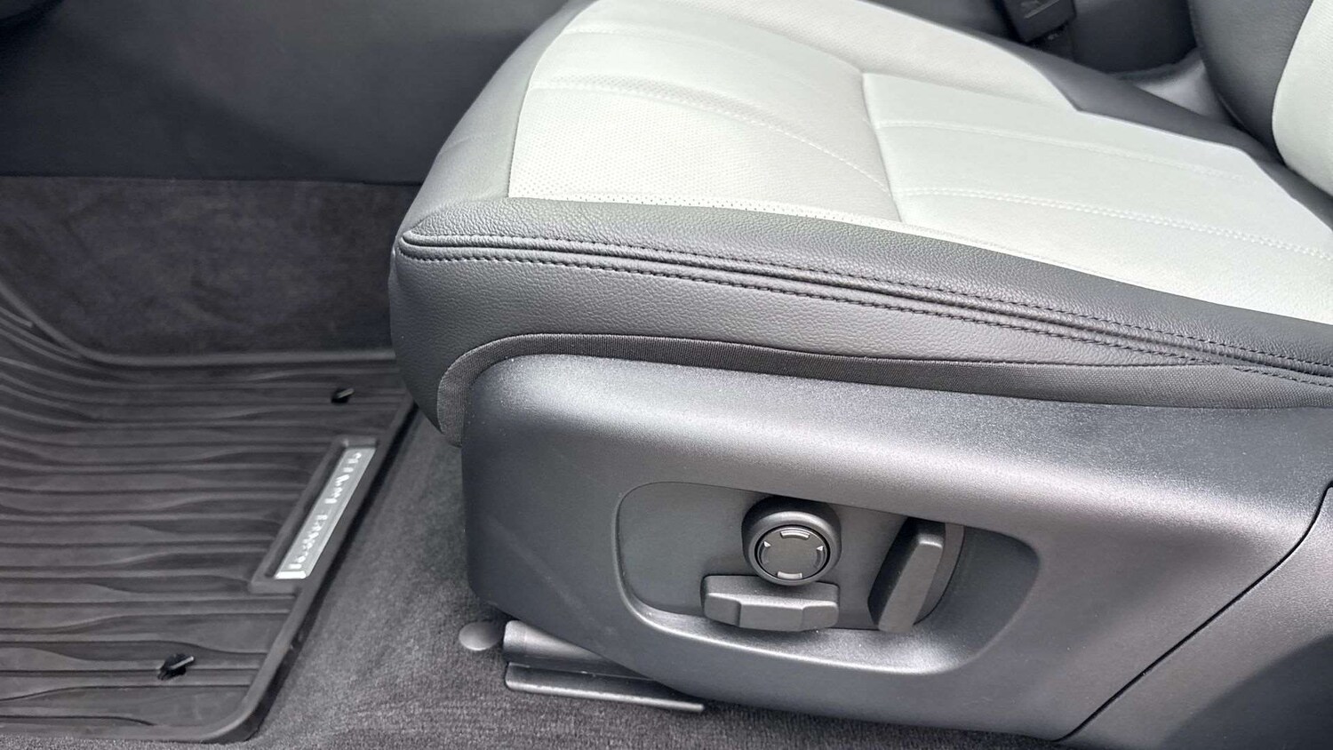 Used Land Rover Range Rover Evoque 2025 for sale - 77526945: Photo 30