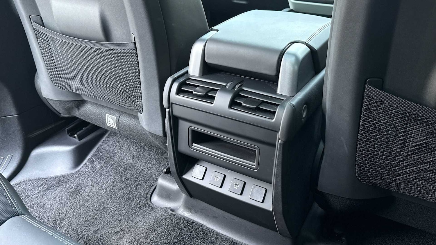 Used Land Rover Defender 2024 for sale - 76460260: Photo 18