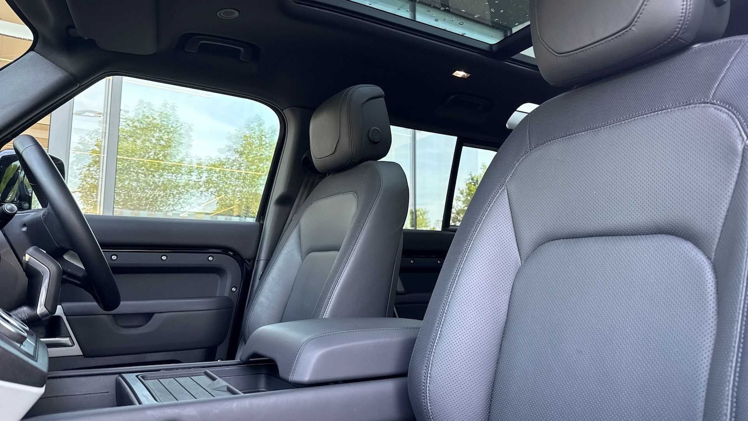 Used Land Rover Defender 2024 for sale - 76460260: Photo 21