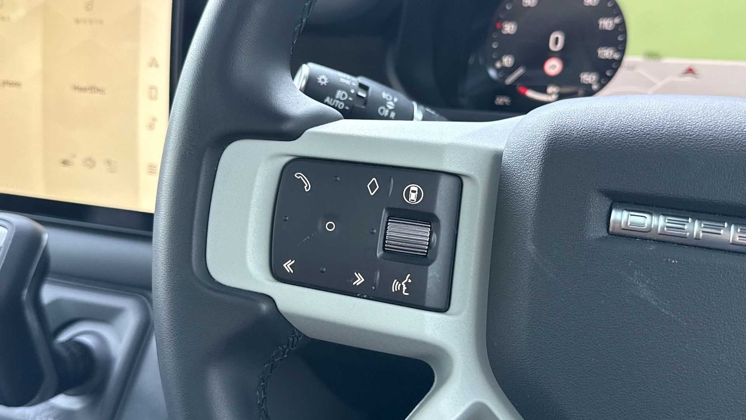 Used Land Rover Defender 2024 for sale - 76460260: Photo 28