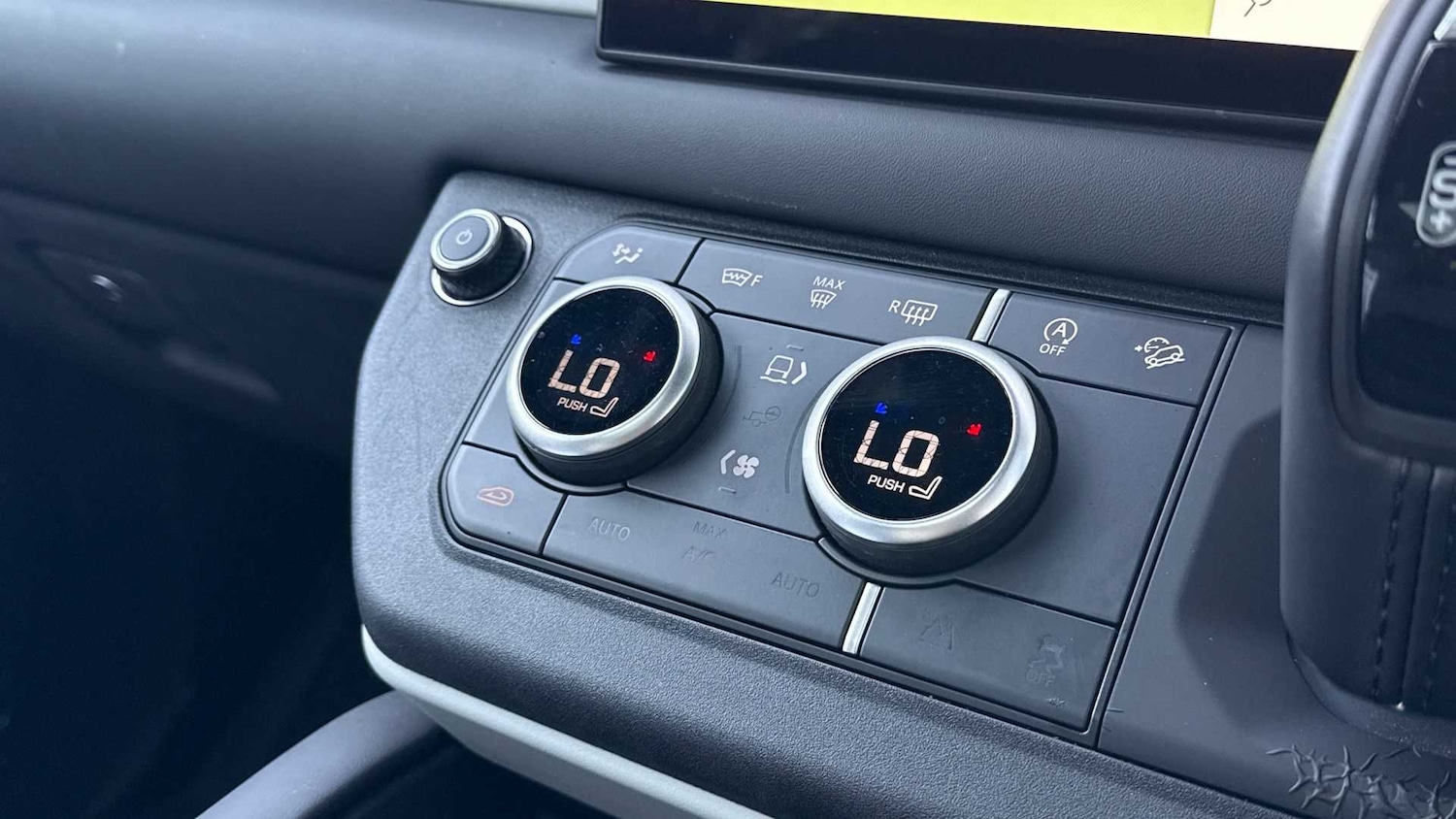 Used Land Rover Defender 2024 for sale - 76460260: Photo 30