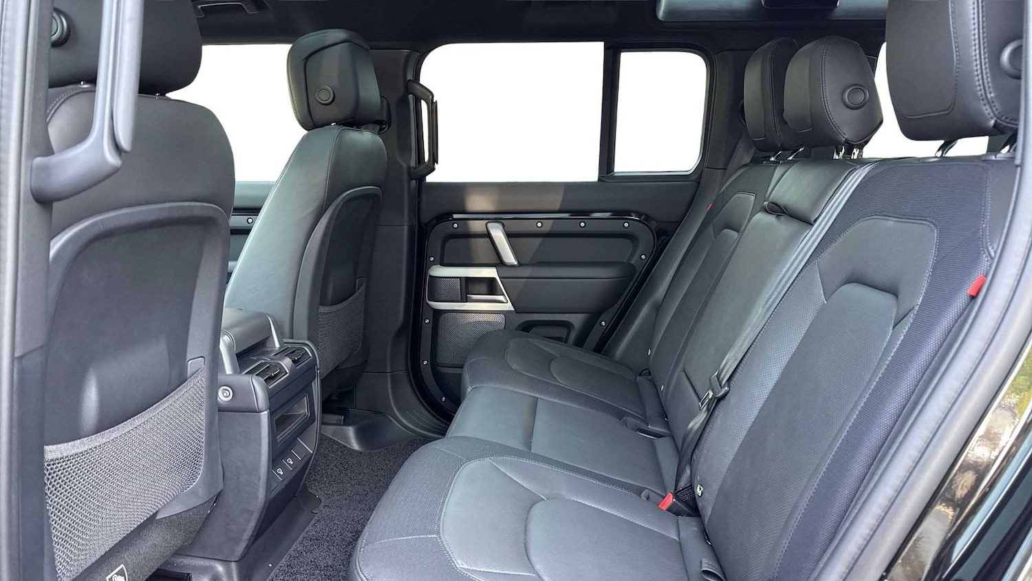 Used Land Rover Defender 2024 for sale - 76460260: Photo 4