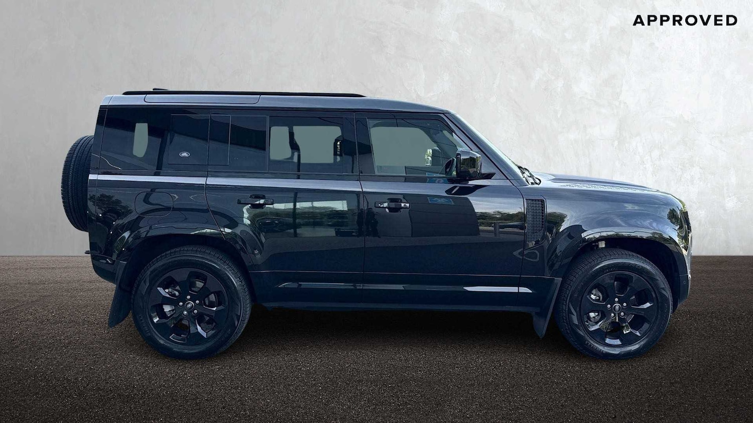 Used Land Rover Defender 2024 for sale - 76460260: Photo 5