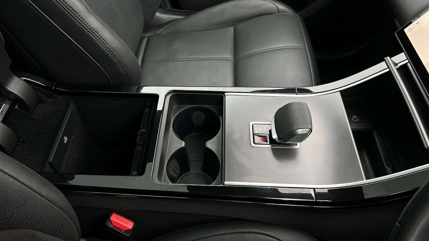 Used Land Rover Range Rover Velar 2024 for sale - 76459874: Photo 32