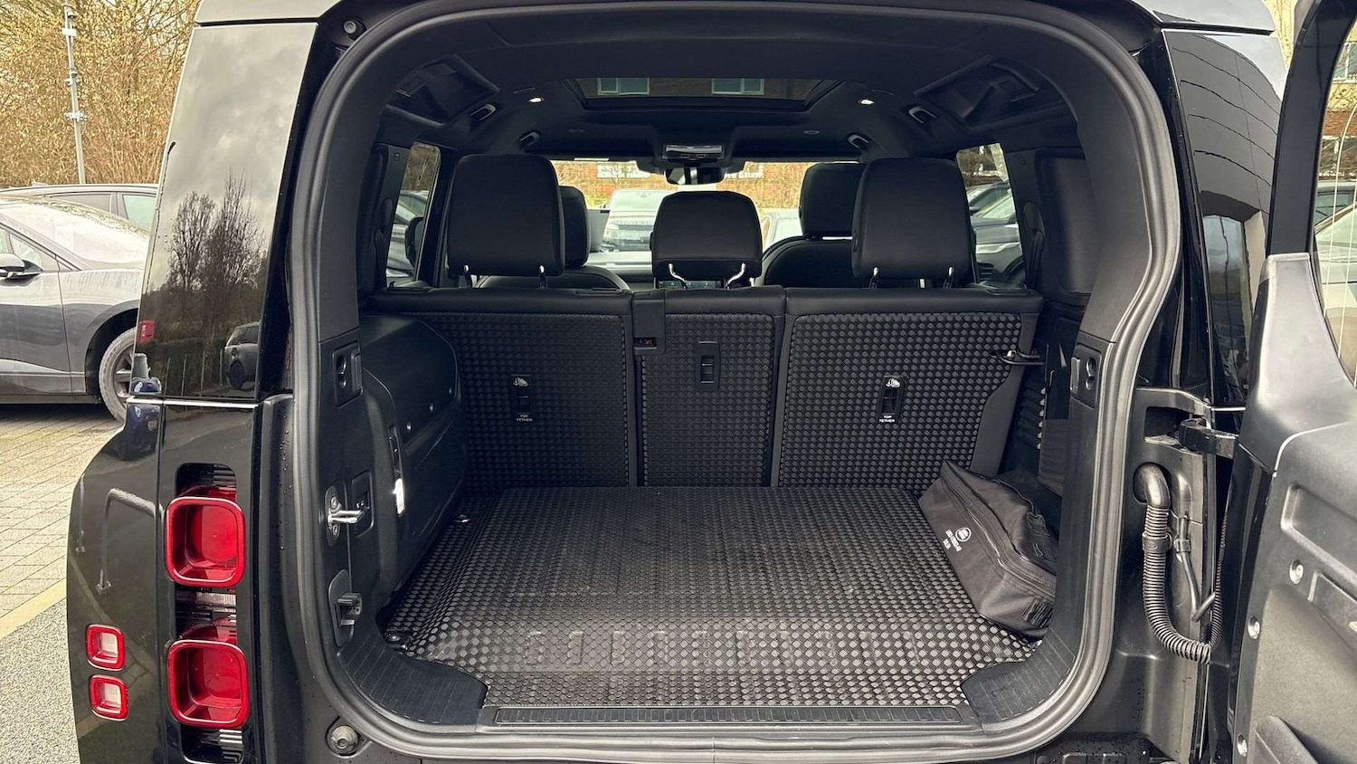 Used Land Rover Defender 2024 for sale - 76587598: Photo 10