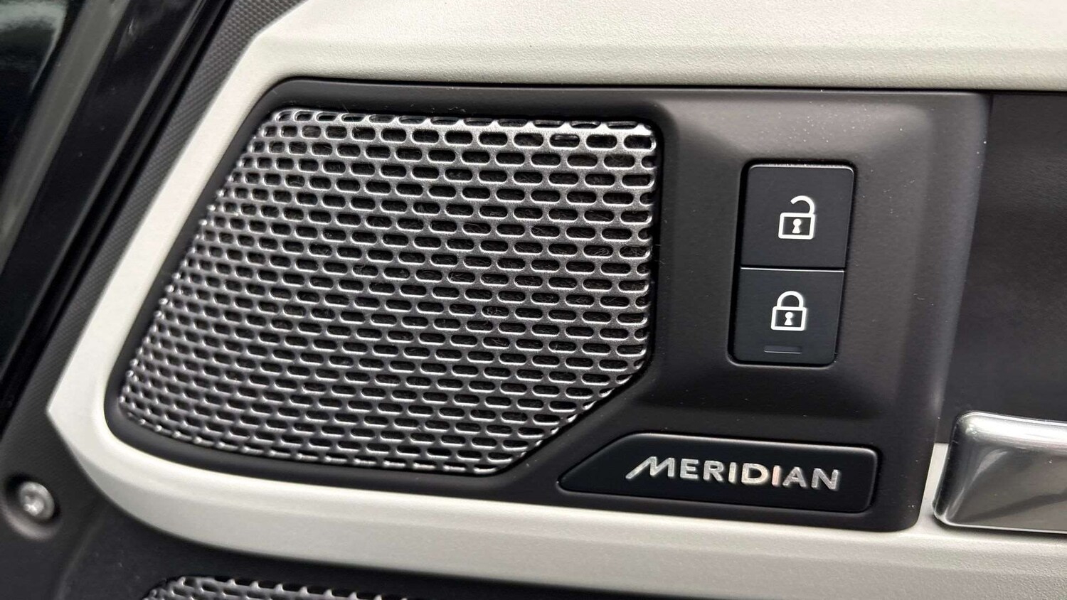 Used Land Rover Defender 2024 for sale - 76587598: Photo 24