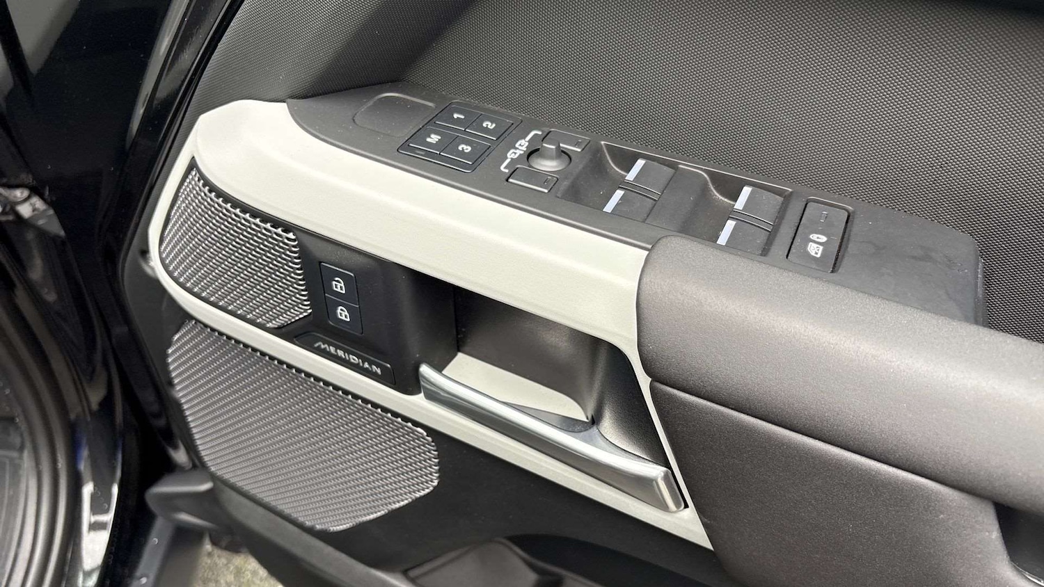 Used Land Rover Defender 2024 for sale - 76587598: Photo 25