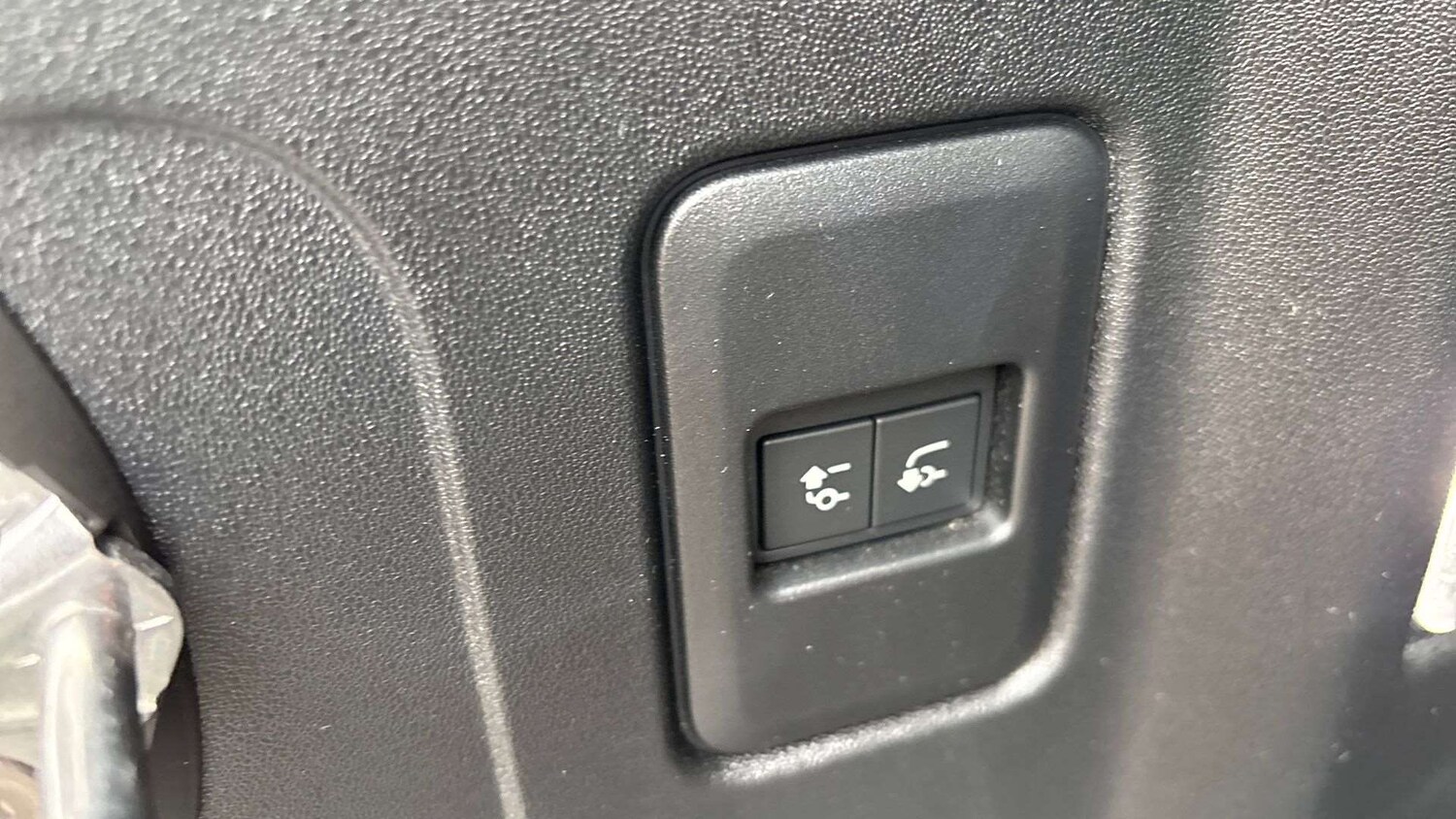 Used Land Rover Defender 2024 for sale - 76587598: Photo 27