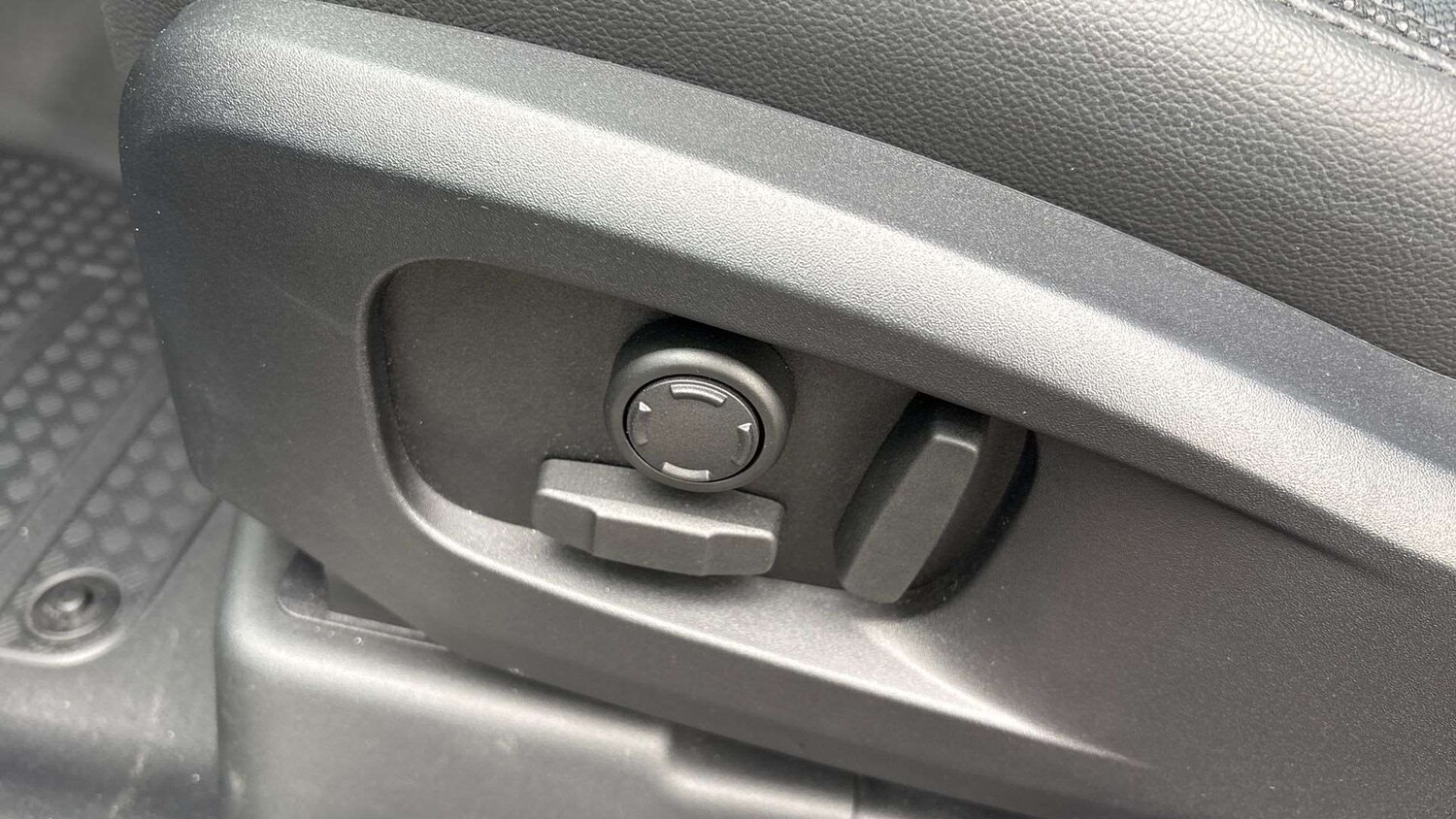 Used Land Rover Defender 2024 for sale - 76587598: Photo 31