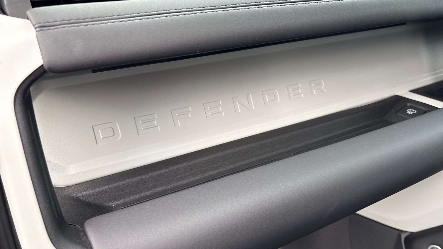 Used Land Rover Defender 2024 for sale - 76587598: Photo 32