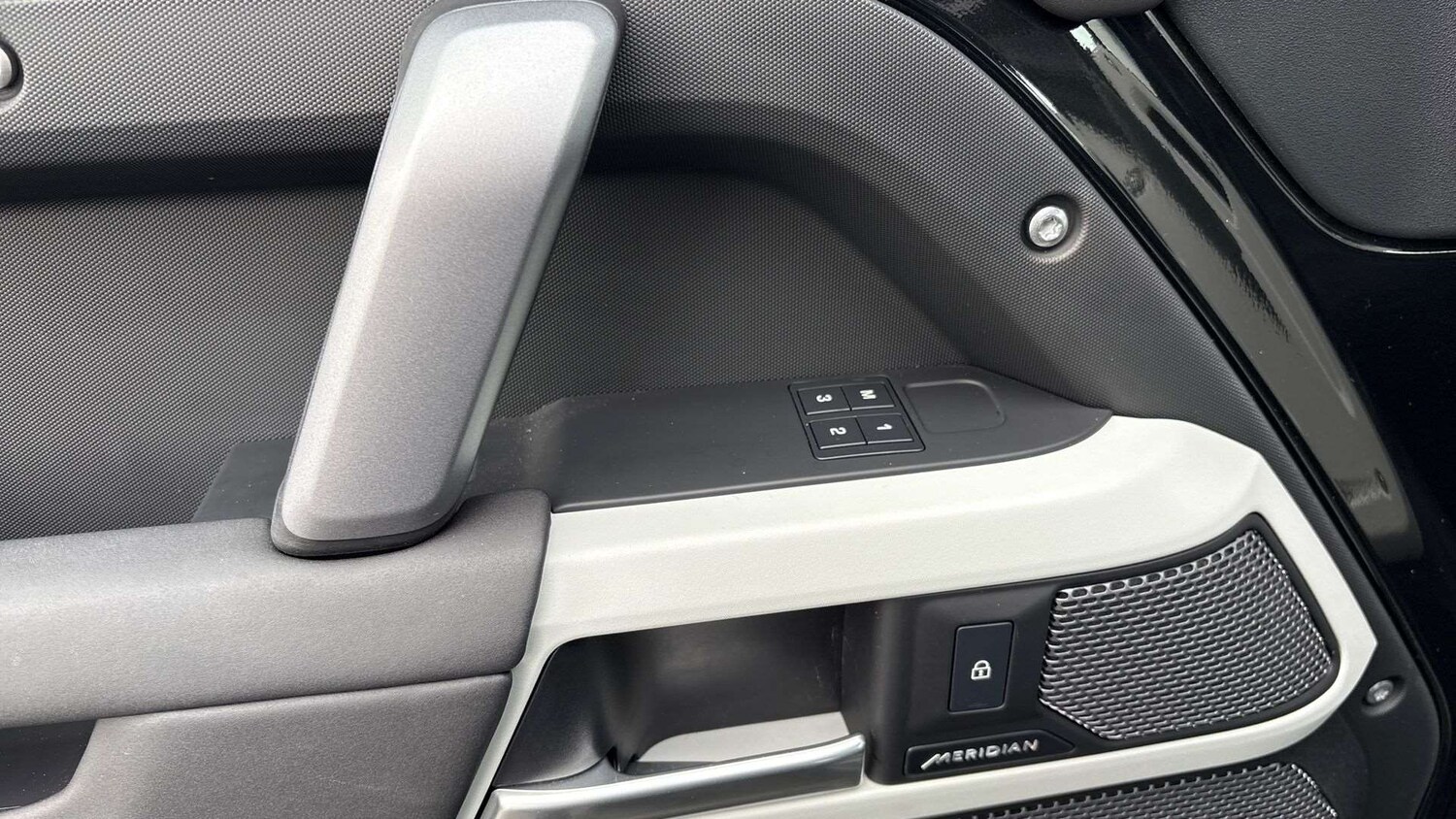 Used Land Rover Defender 2024 for sale - 76587598: Photo 33