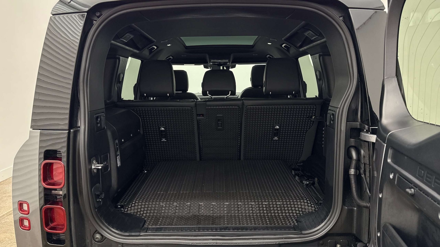 Used Land Rover Defender 2024 for sale - 77526994: Photo 10