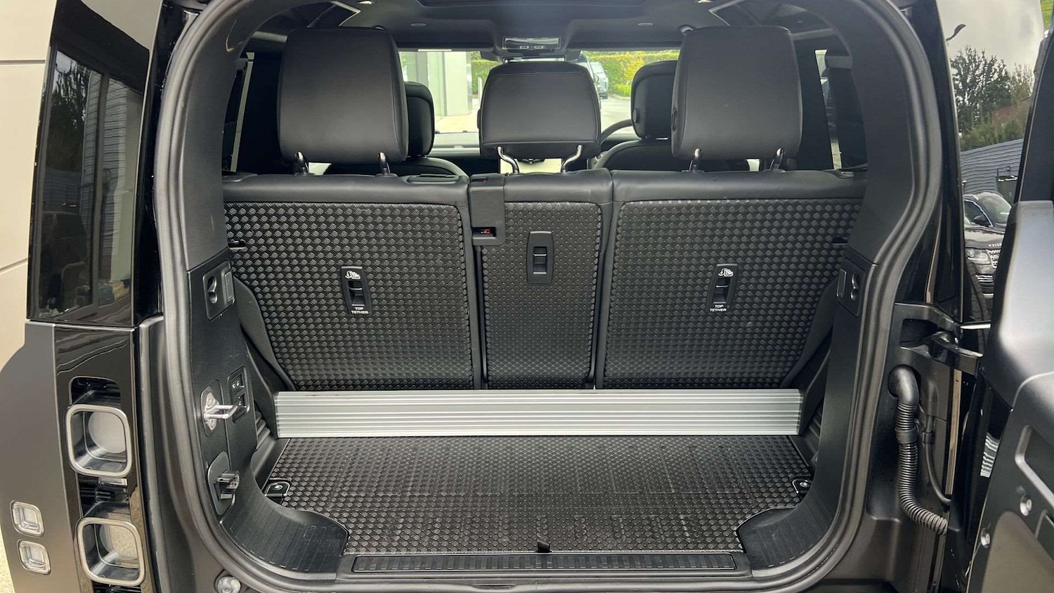 Used Land Rover Defender 2023 for sale - 76460584: Photo 10