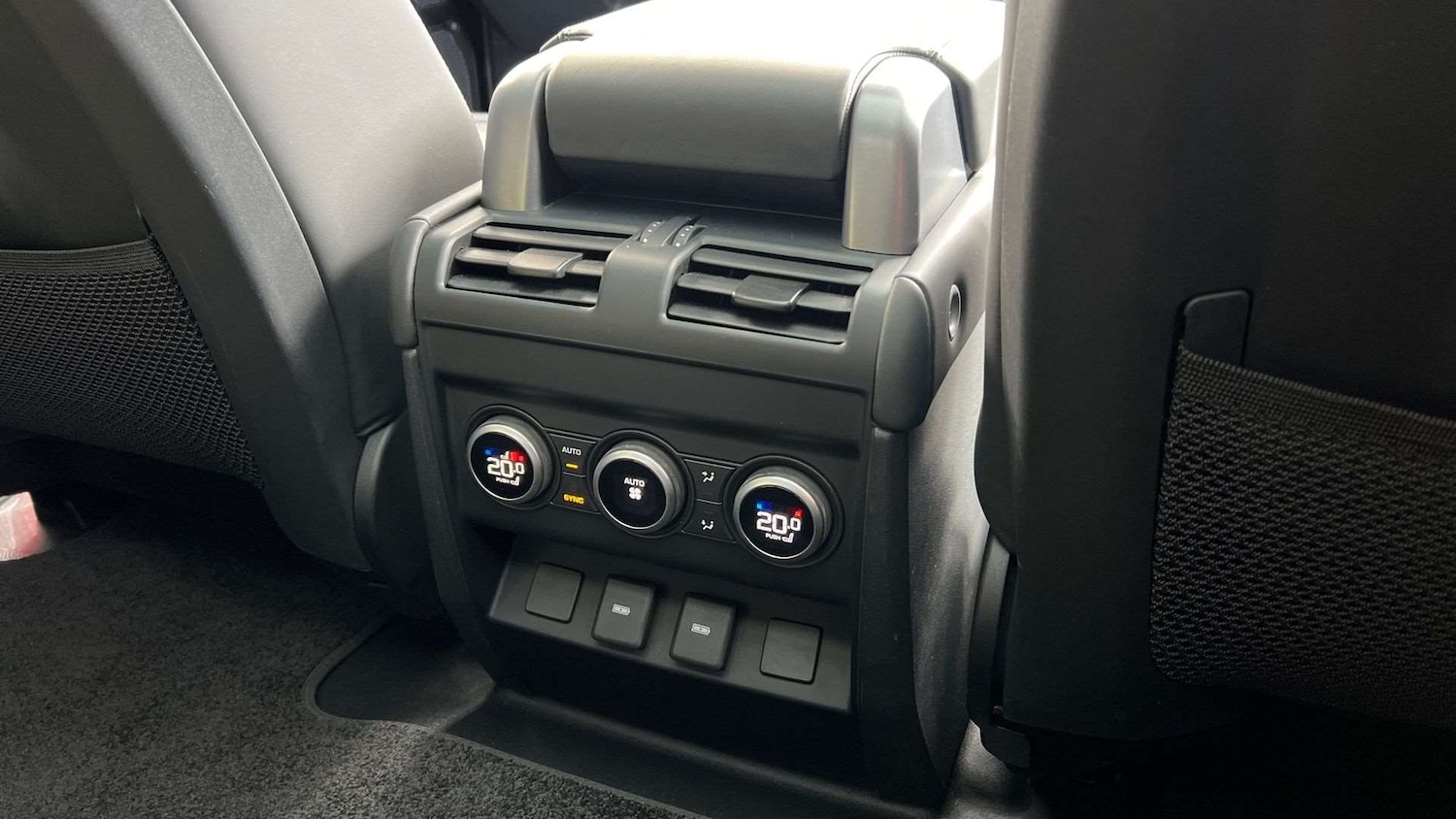 Used Land Rover Defender 2023 for sale - 76460584: Photo 18