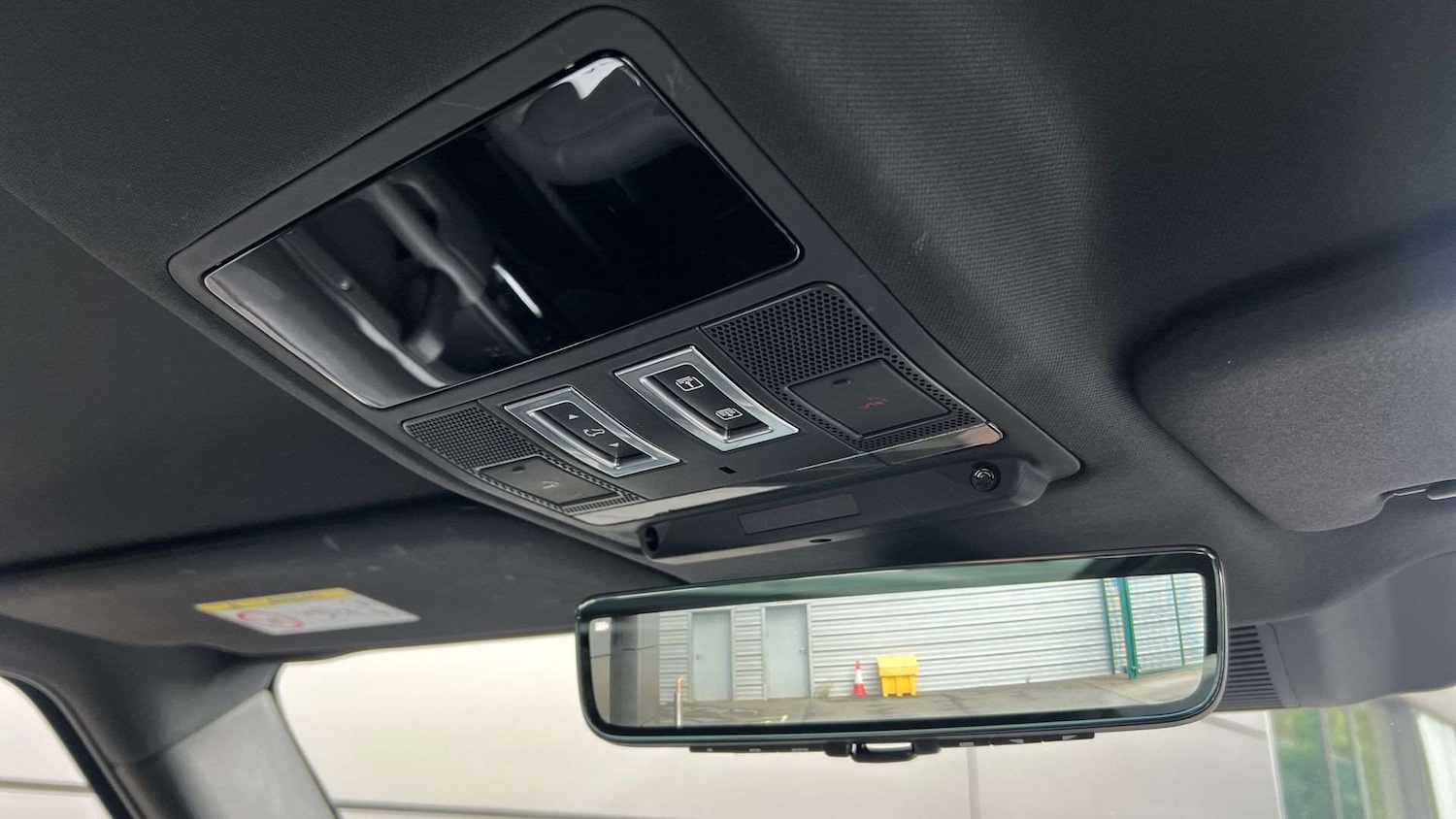 Used Land Rover Defender 2023 for sale - 76460584: Photo 23