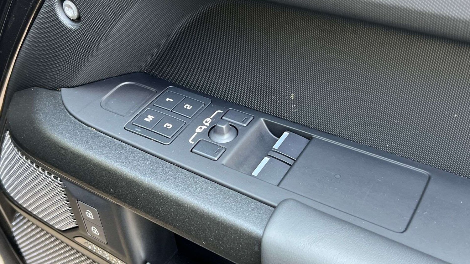 Used Land Rover Defender 2023 for sale - 76460584: Photo 25