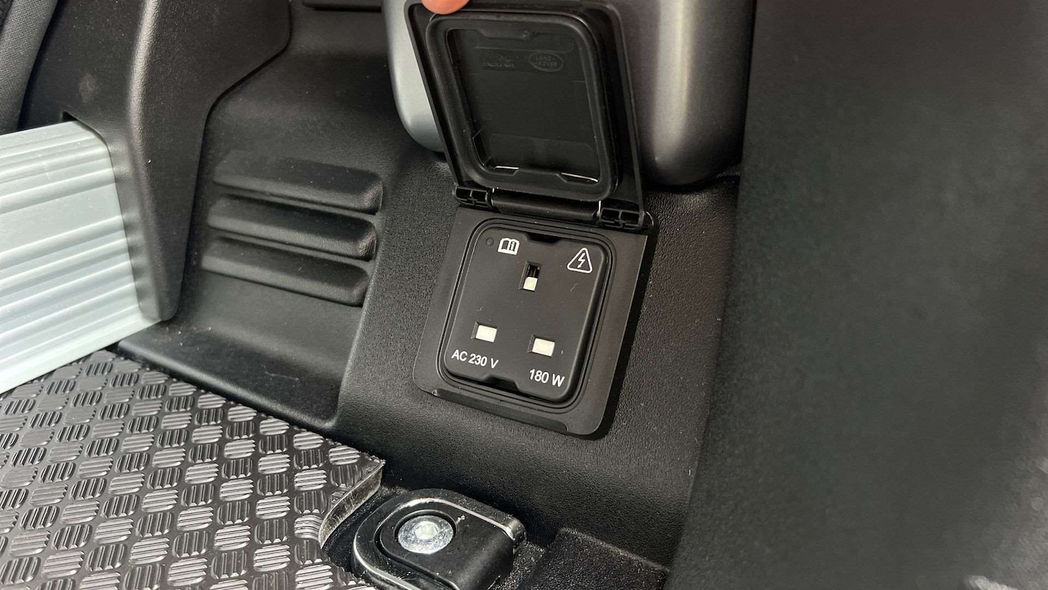 Used Land Rover Defender 2023 for sale - 76460584: Photo 28