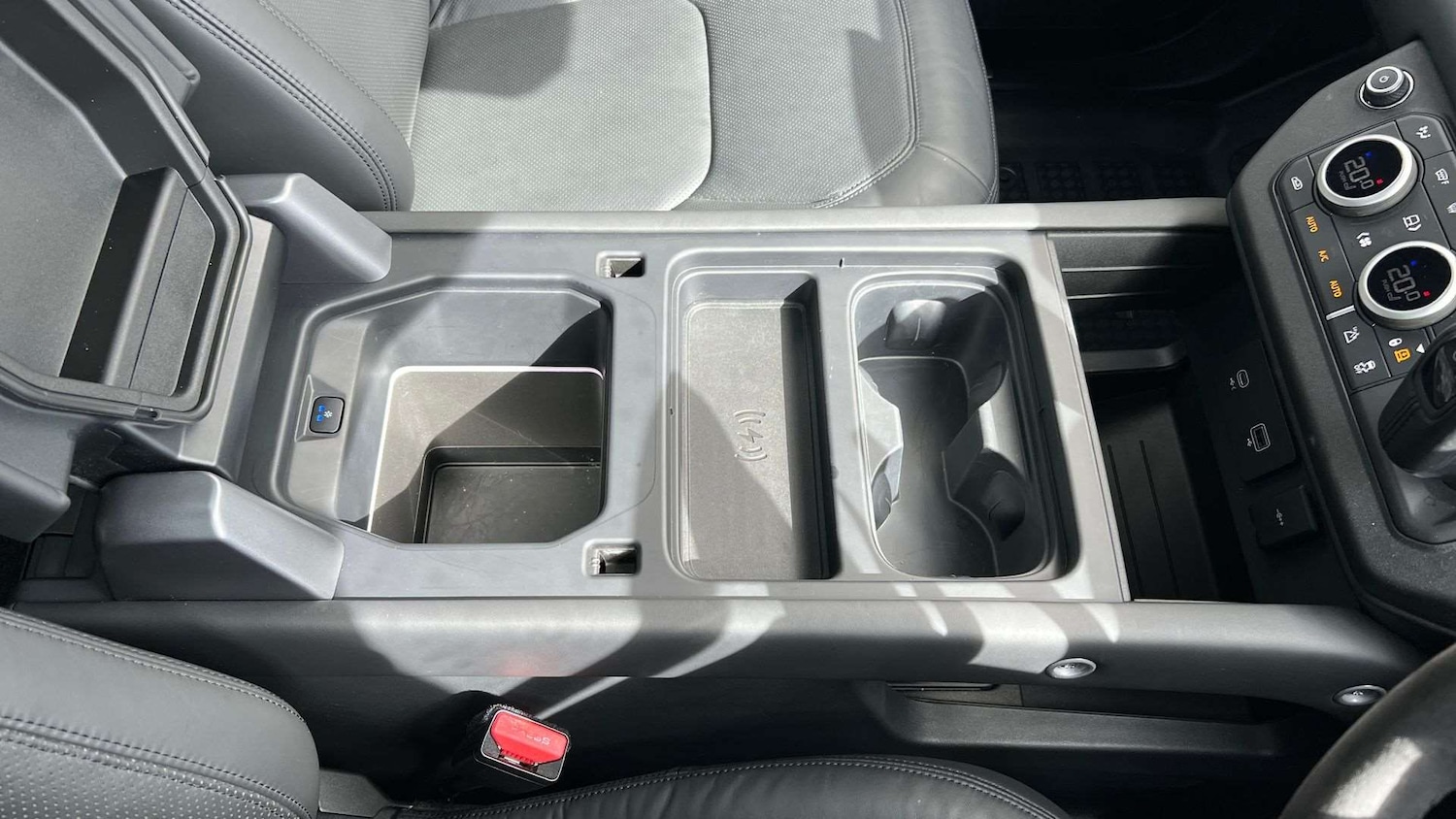 Used Land Rover Defender 2023 for sale - 76460584: Photo 30