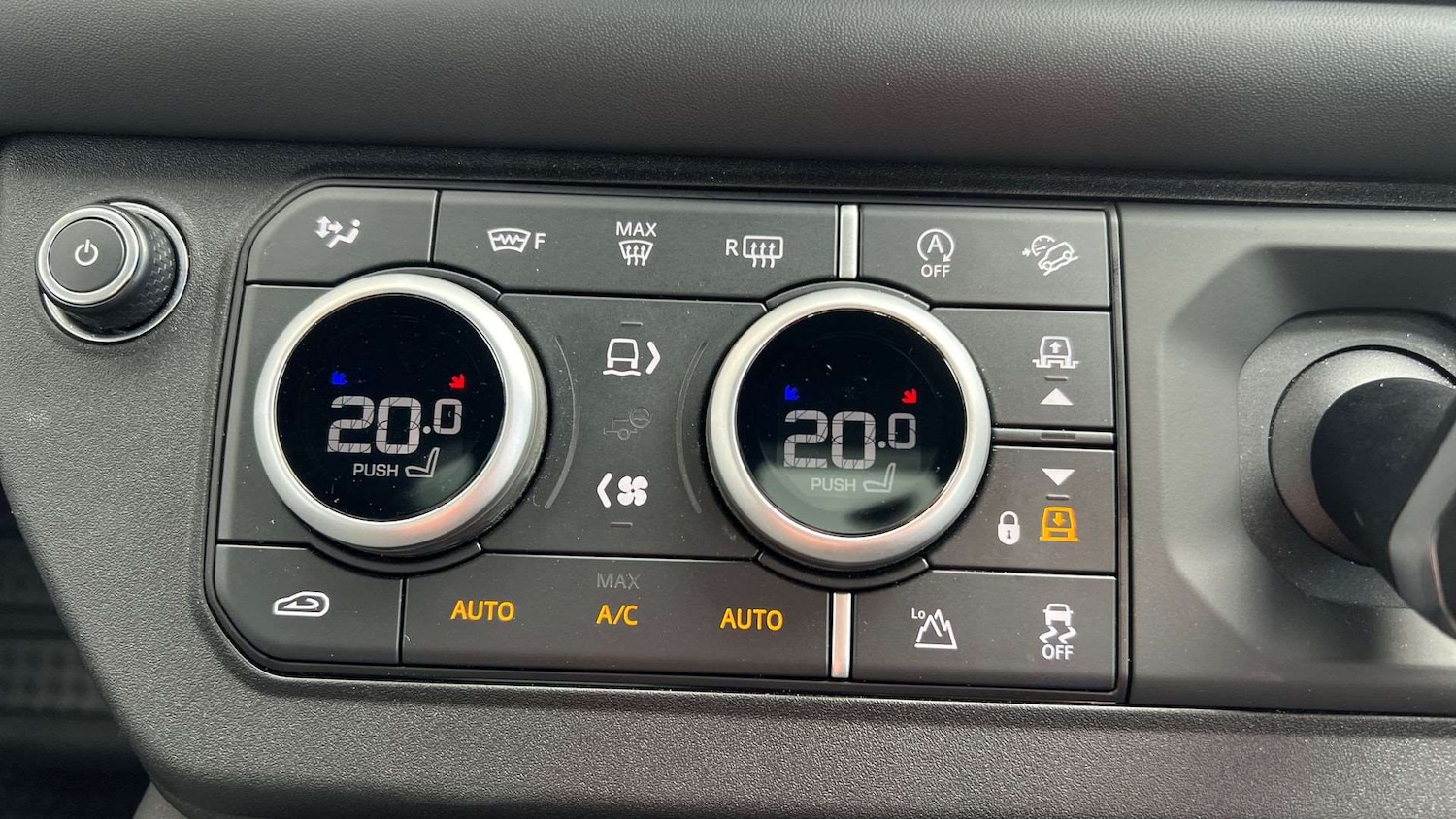 Used Land Rover Defender 2023 for sale - 76460584: Photo 32