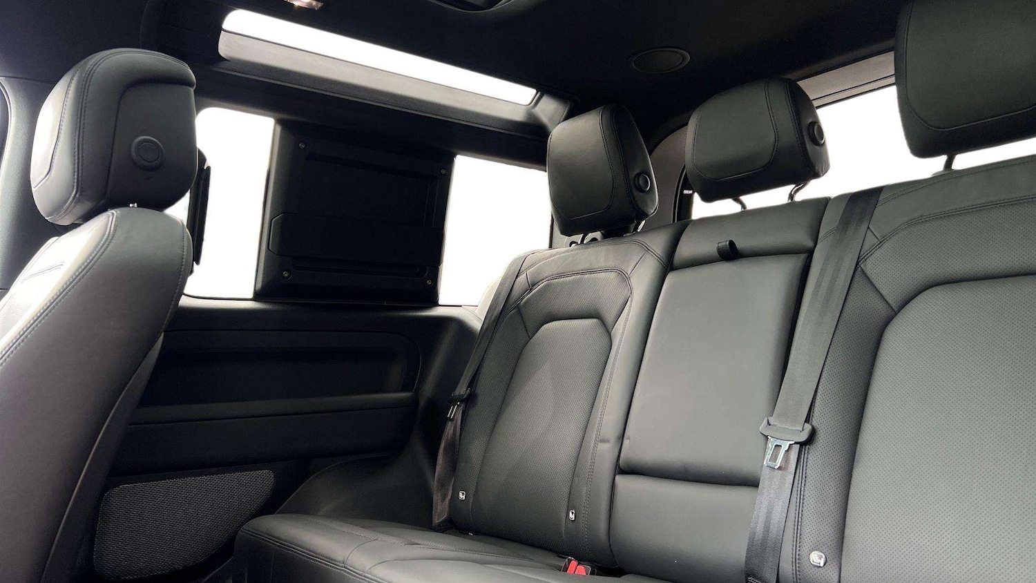 Used Land Rover Defender 2023 for sale - 76460584: Photo 4