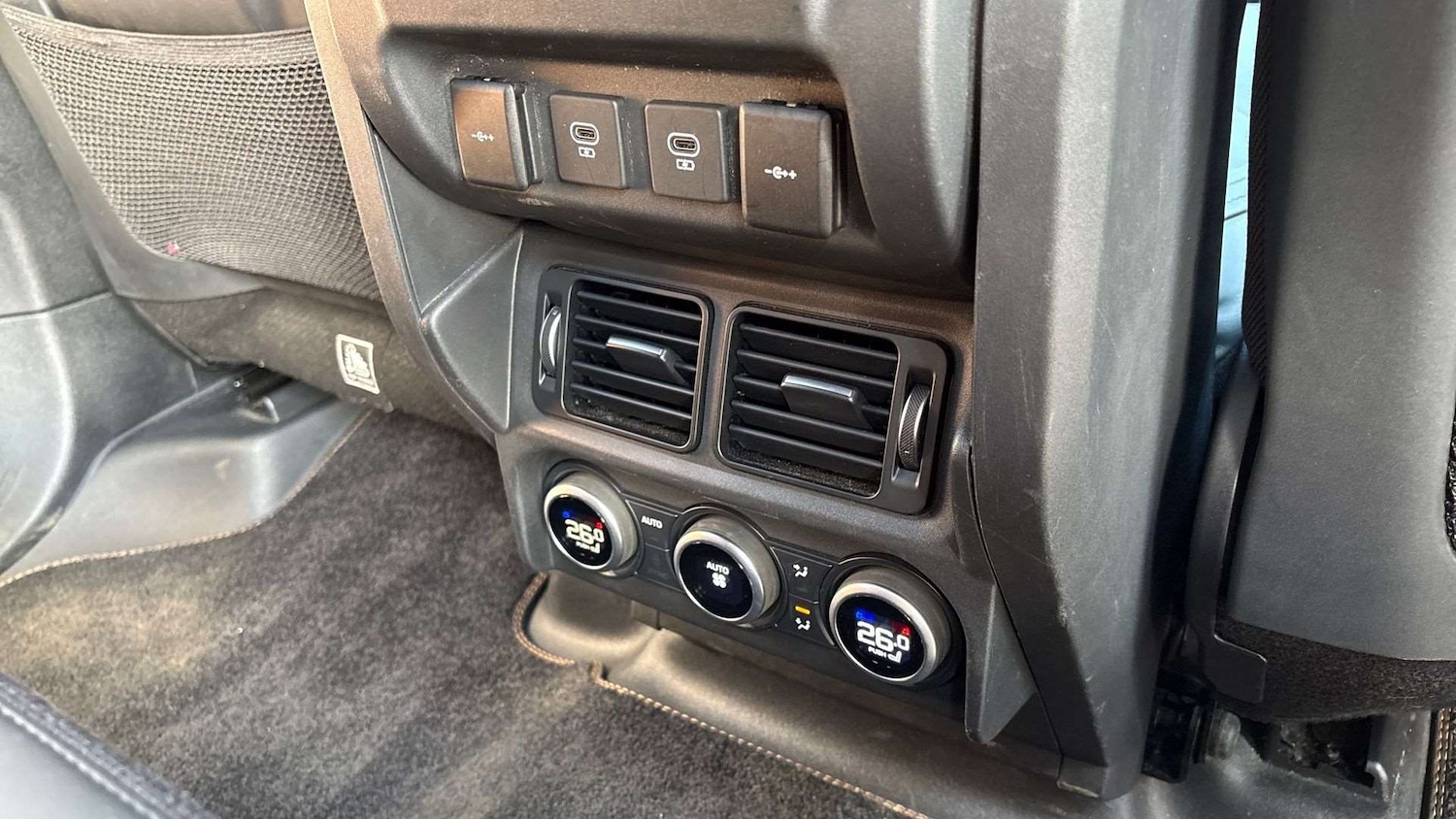 Used Land Rover Defender 2024 for sale - 77270327: Photo 18