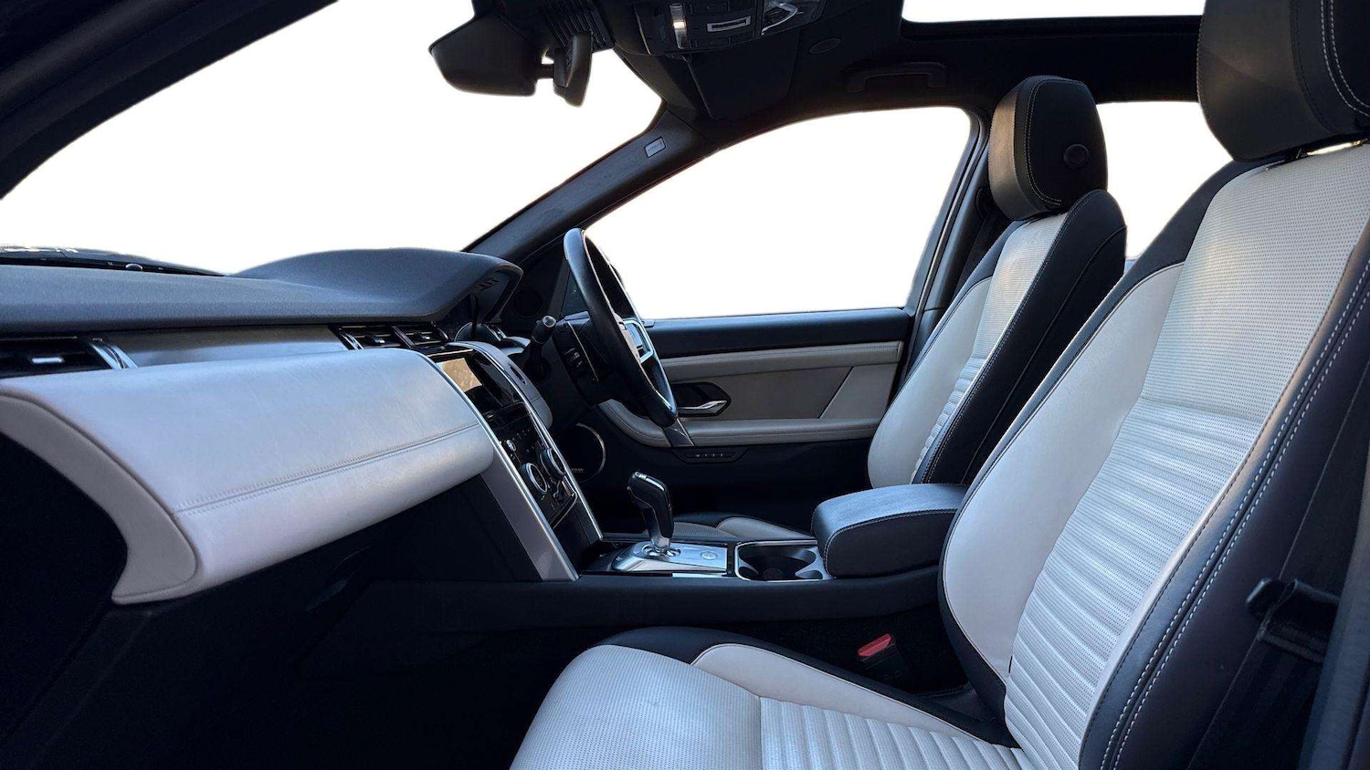 Used Land Rover Discovery Sport 2023 for sale - 76460070: Photo 3