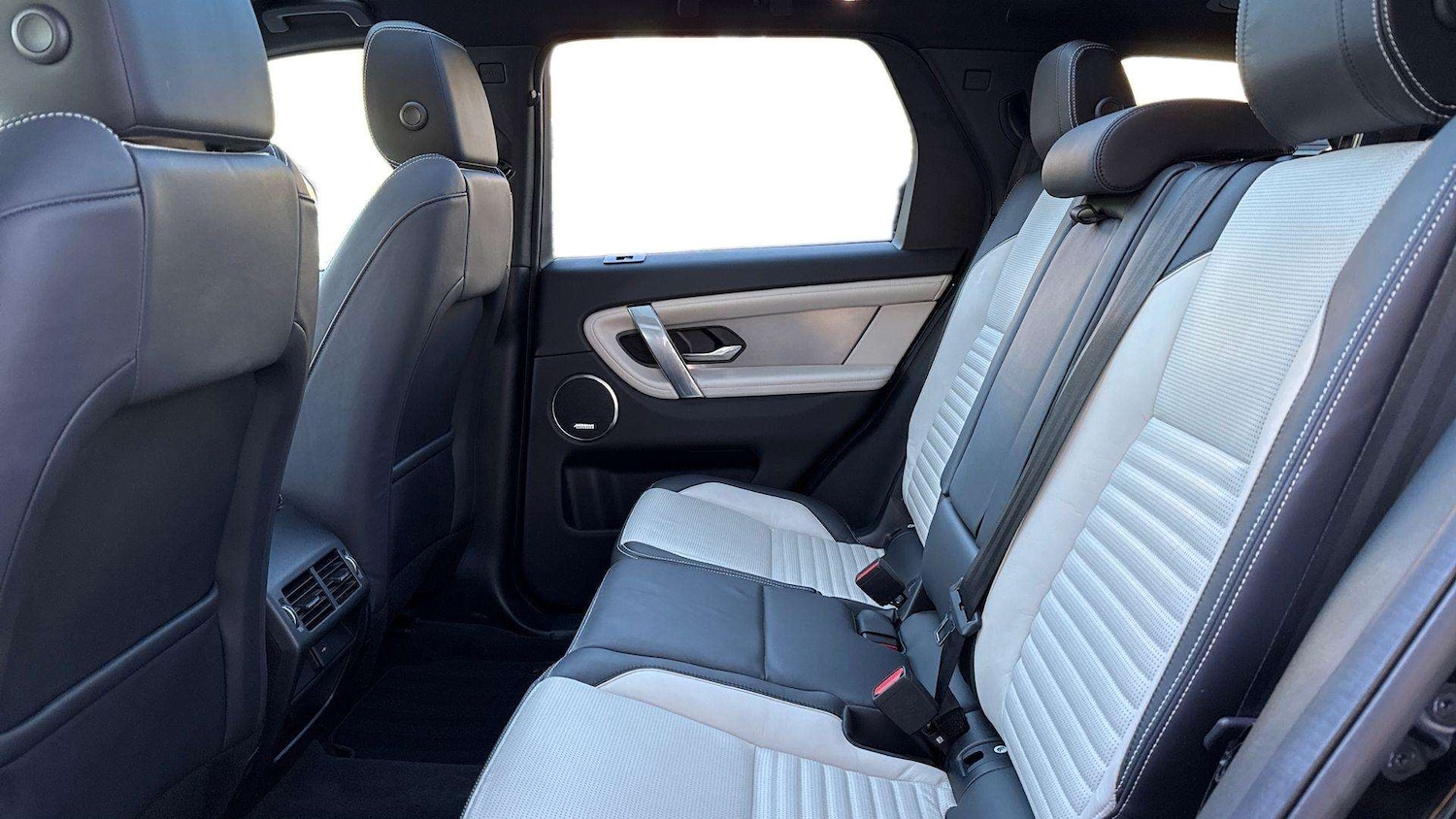 Used Land Rover Discovery Sport 2023 for sale - 76460070: Photo 4