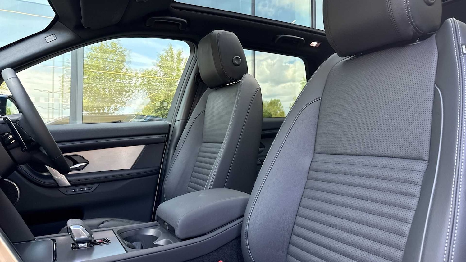 Used Land Rover Discovery Sport 2025 for sale - 76460562: Photo 21