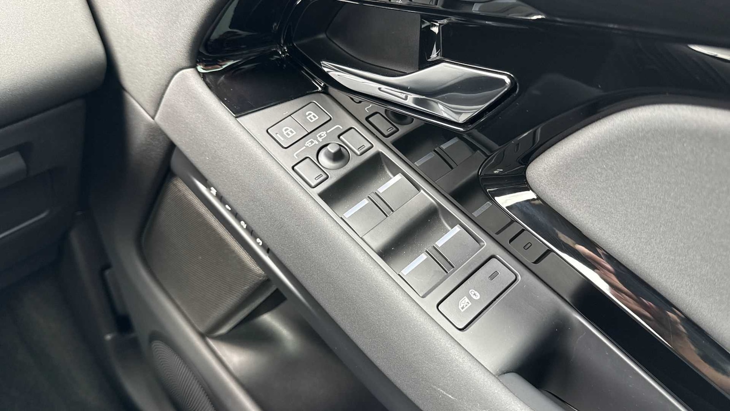 Used Land Rover Range Rover Evoque 2025 for sale - 76460055: Photo 24