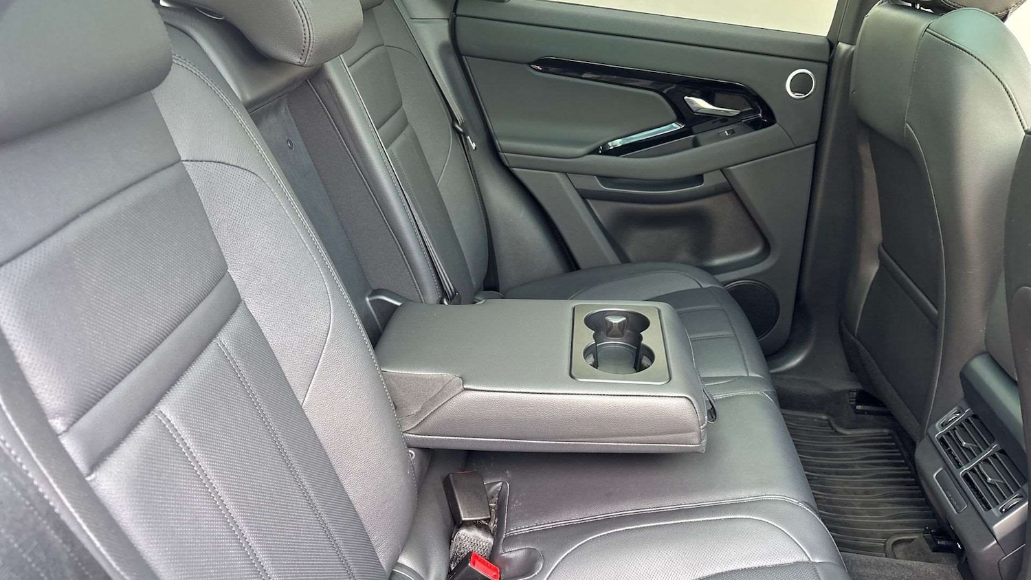 Used Land Rover Range Rover Evoque 2025 for sale - 77526898: Photo 32