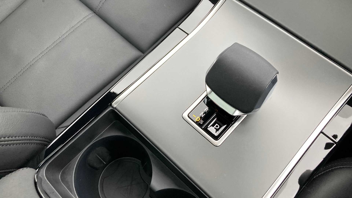 Used Land Rover Range Rover Velar 2024 for sale - 76460481: Photo 12