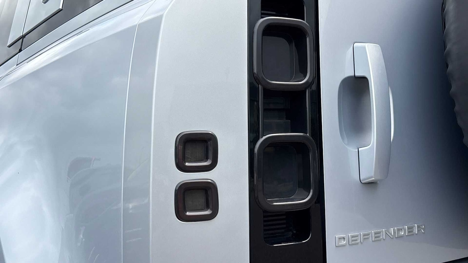 Used Land Rover Defender 2023 for sale - 76460085: Photo 19