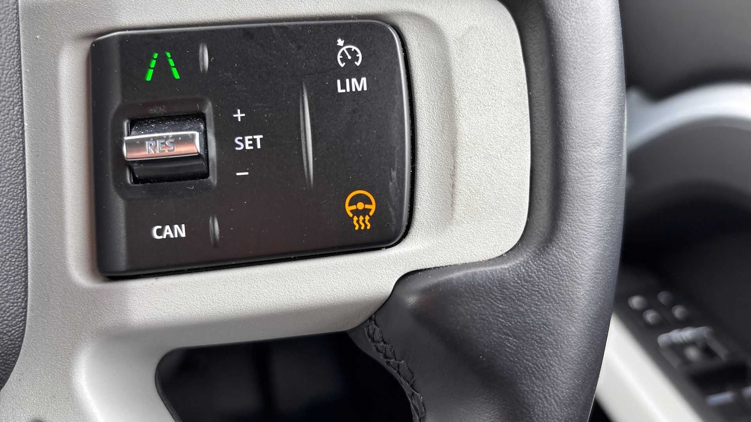 Used Land Rover Defender 2023 for sale - 76460085: Photo 31