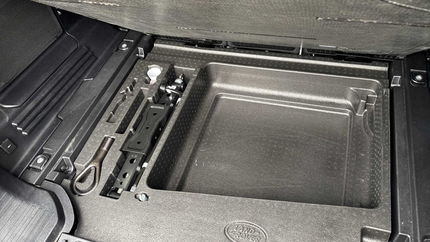 Used Land Rover Defender 2023 for sale - 76460085: Photo 32