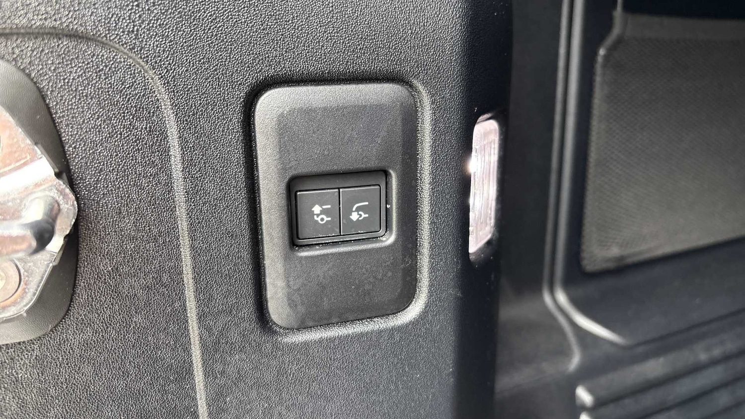 Used Land Rover Defender 2023 for sale - 76460085: Photo 33