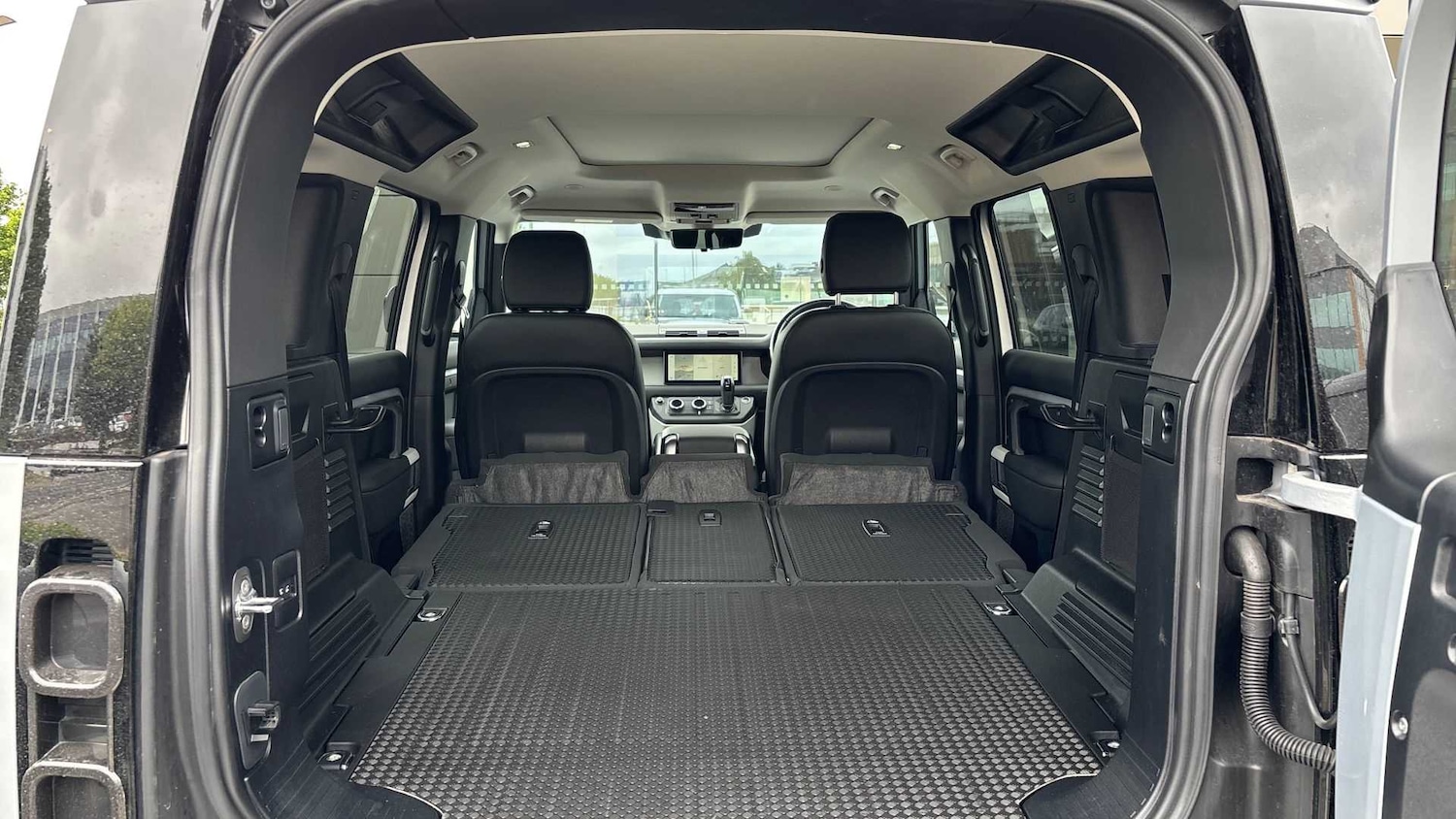 Used Land Rover Defender 2023 for sale - 76460085: Photo 34