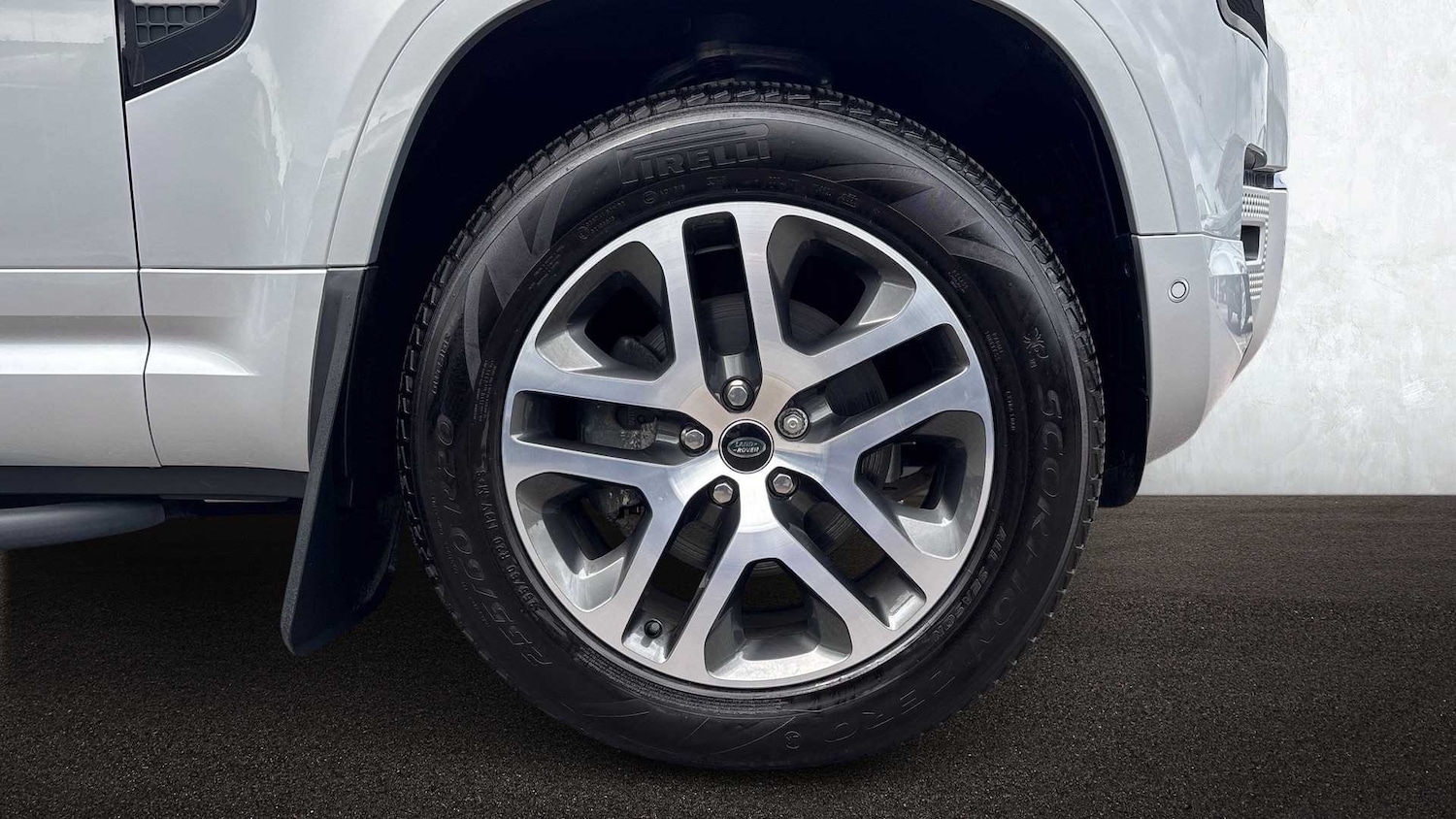 Used Land Rover Defender 2023 for sale - 76460085: Photo 8