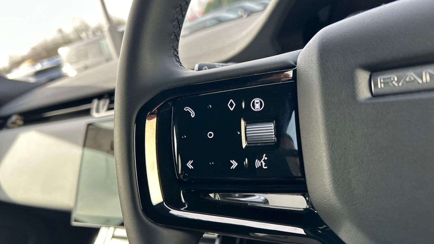 Used Land Rover Range Rover Evoque 2025 for sale - 77601400: Photo 35