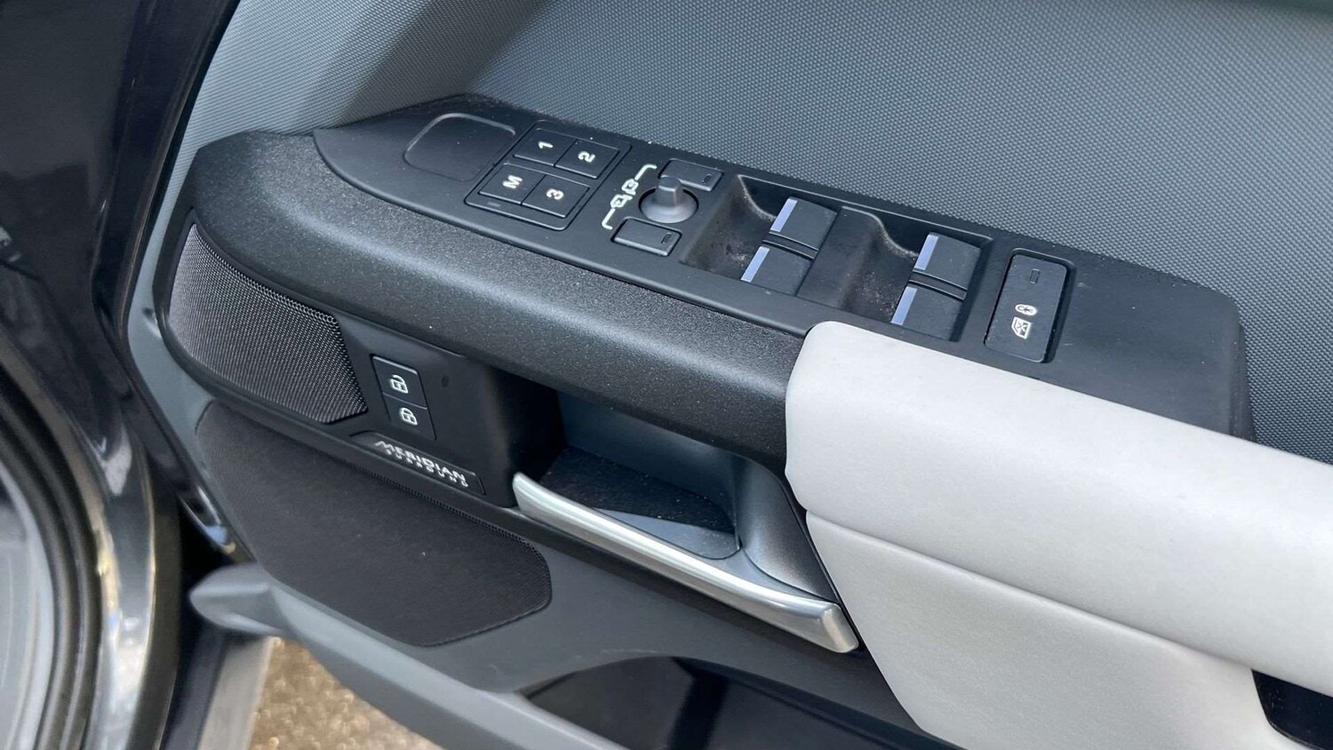 Used Land Rover Defender 2024 for sale - 76587671: Photo 25