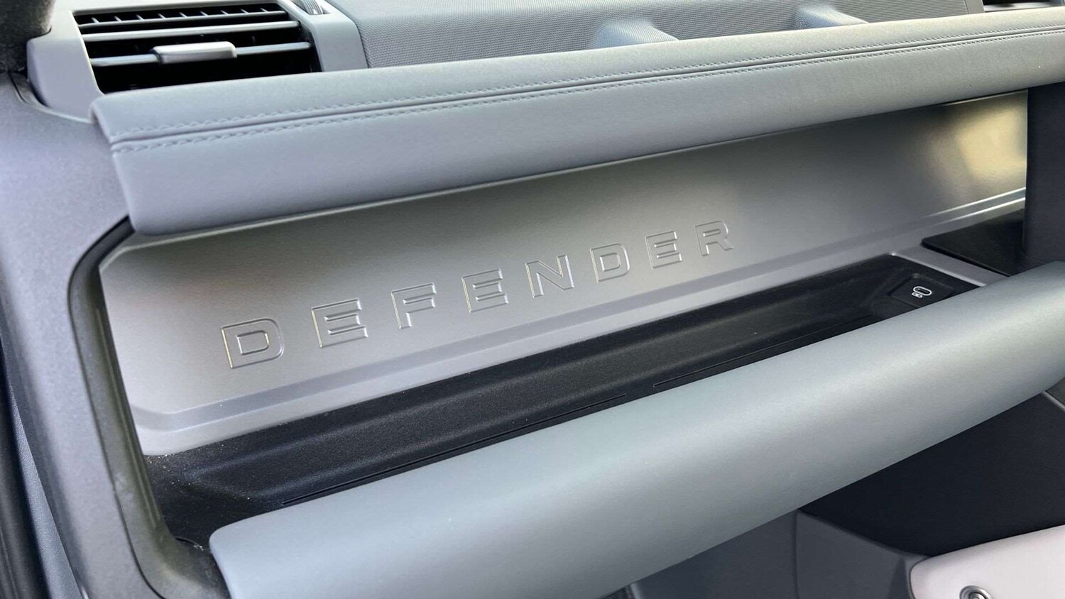 Used Land Rover Defender 2024 for sale - 76587671: Photo 31