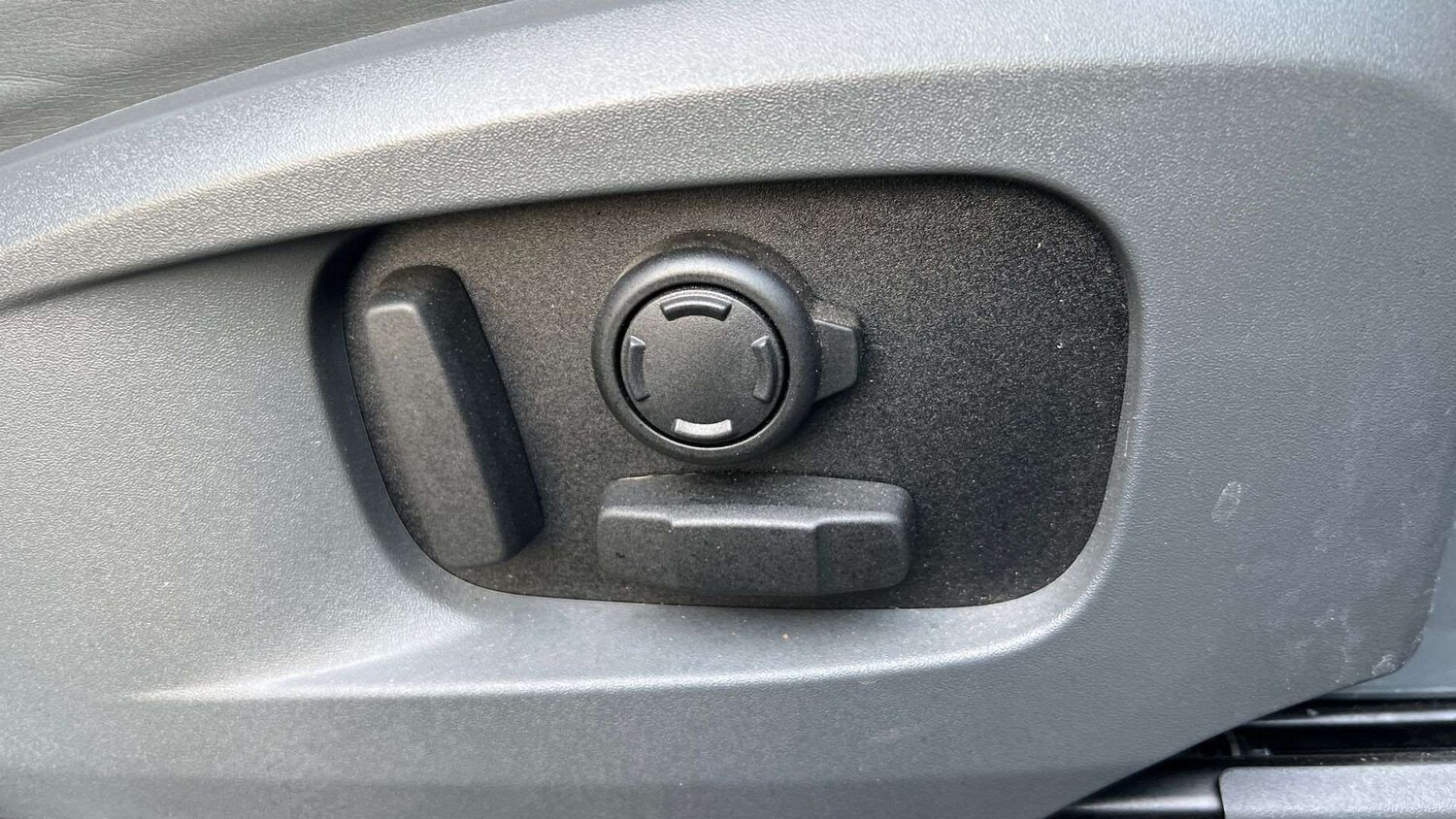 Used Land Rover Defender 2024 for sale - 76587671: Photo 32