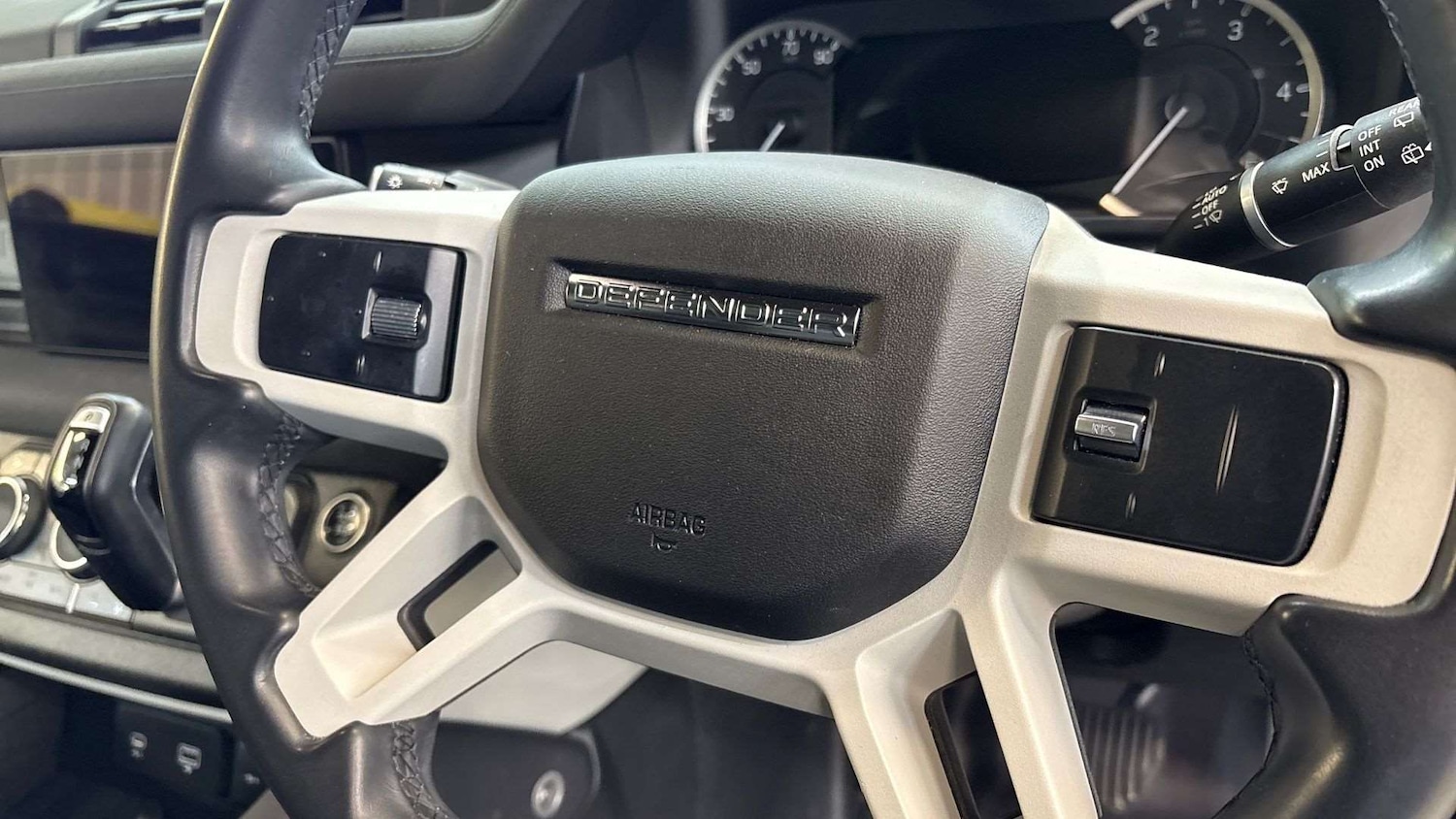 Used Land Rover Defender 2023 for sale - 77093423: Photo 32