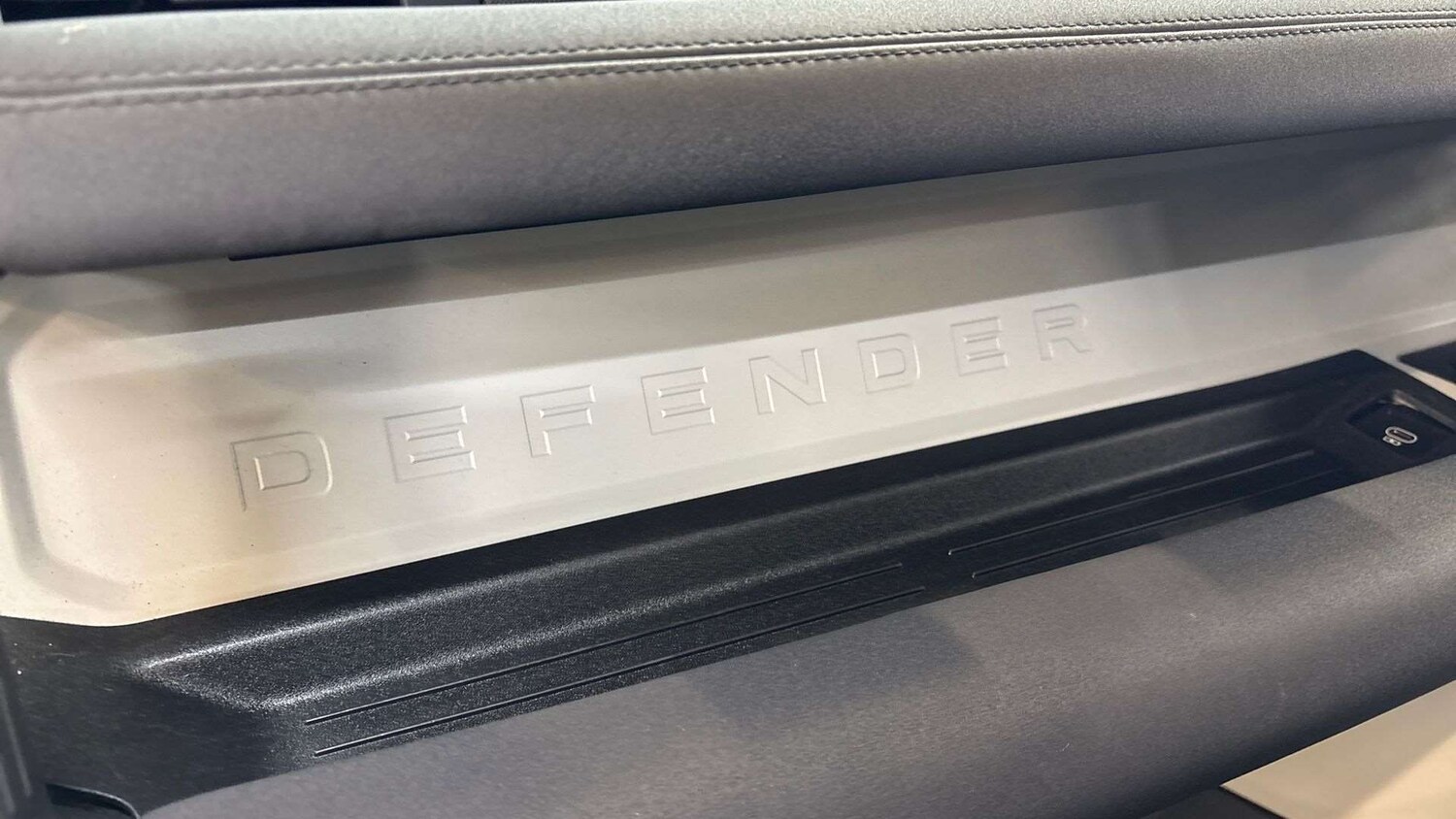 Used Land Rover Defender 2023 for sale - 77093423: Photo 34