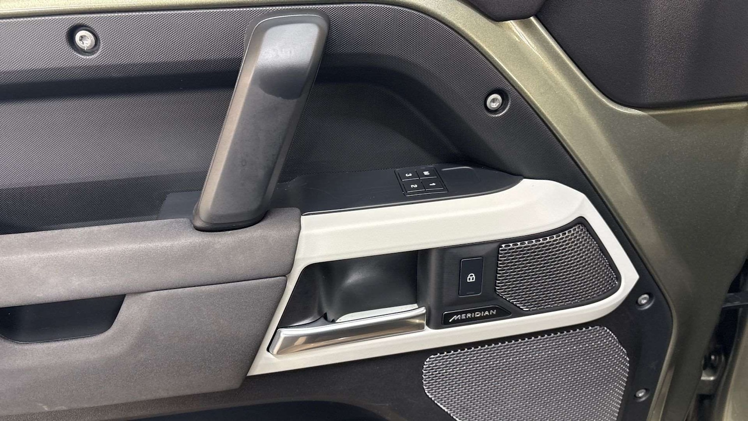 Used Land Rover Defender 2023 for sale - 77093423: Photo 35