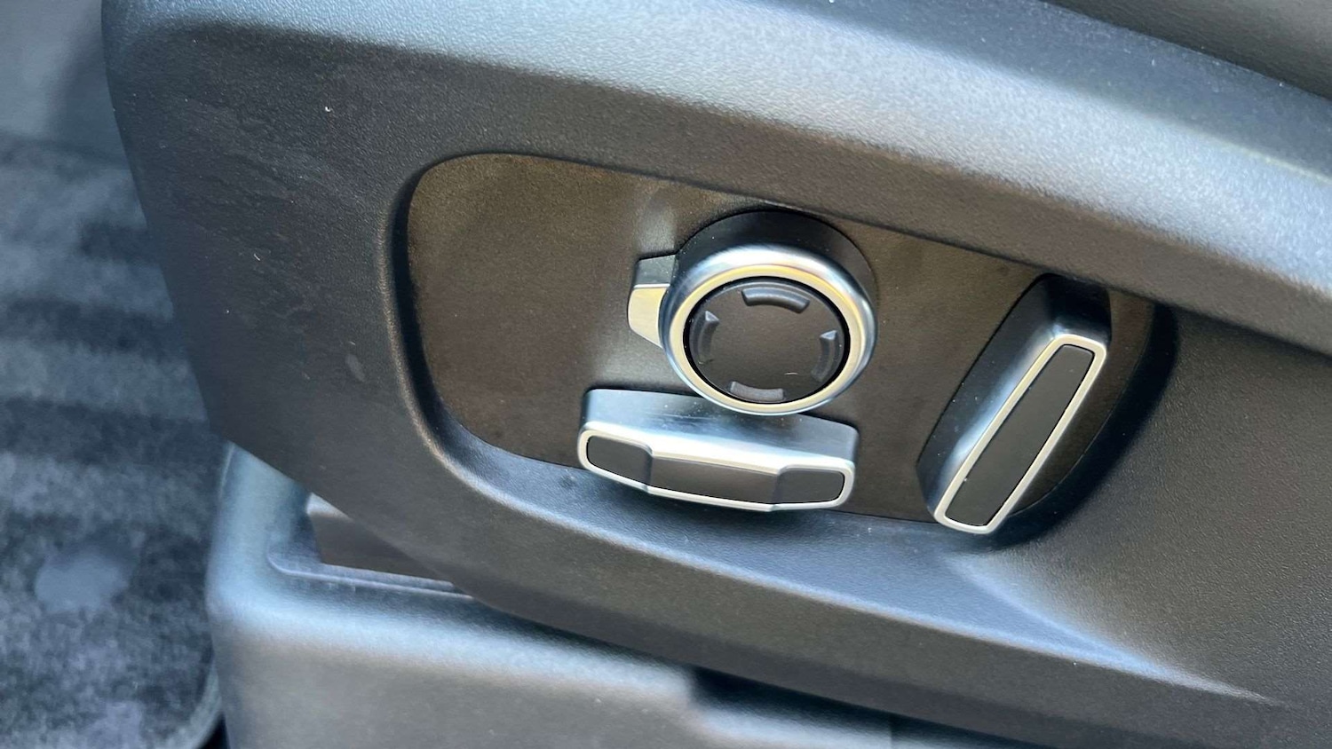 Used Land Rover Defender 2023 for sale - 76564325: Photo 30