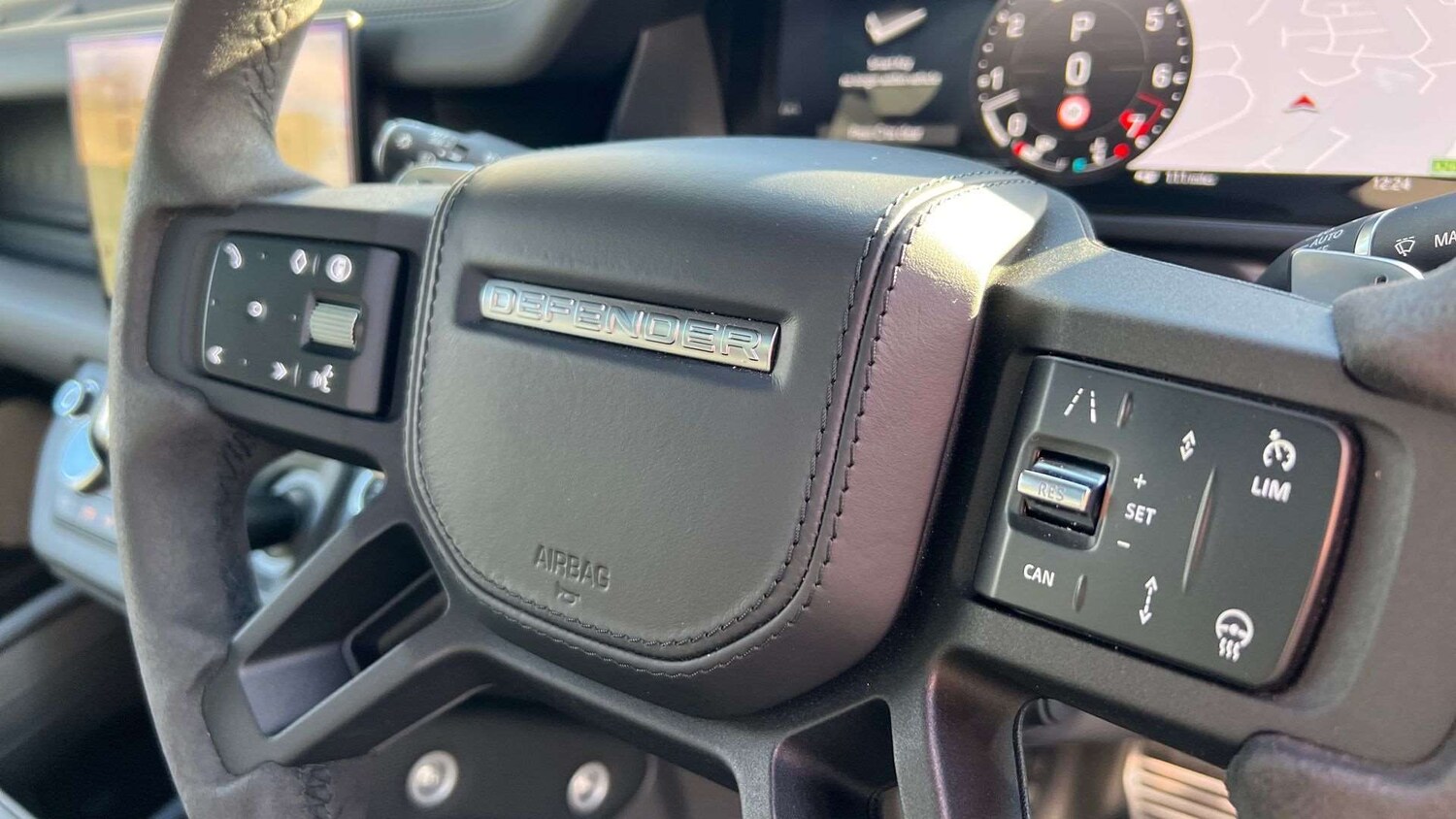 Used Land Rover Defender 2023 for sale - 76564325: Photo 32