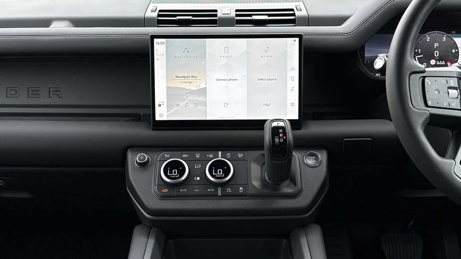 Used Land Rover Defender 2025 for sale - 76460570: Photo 14